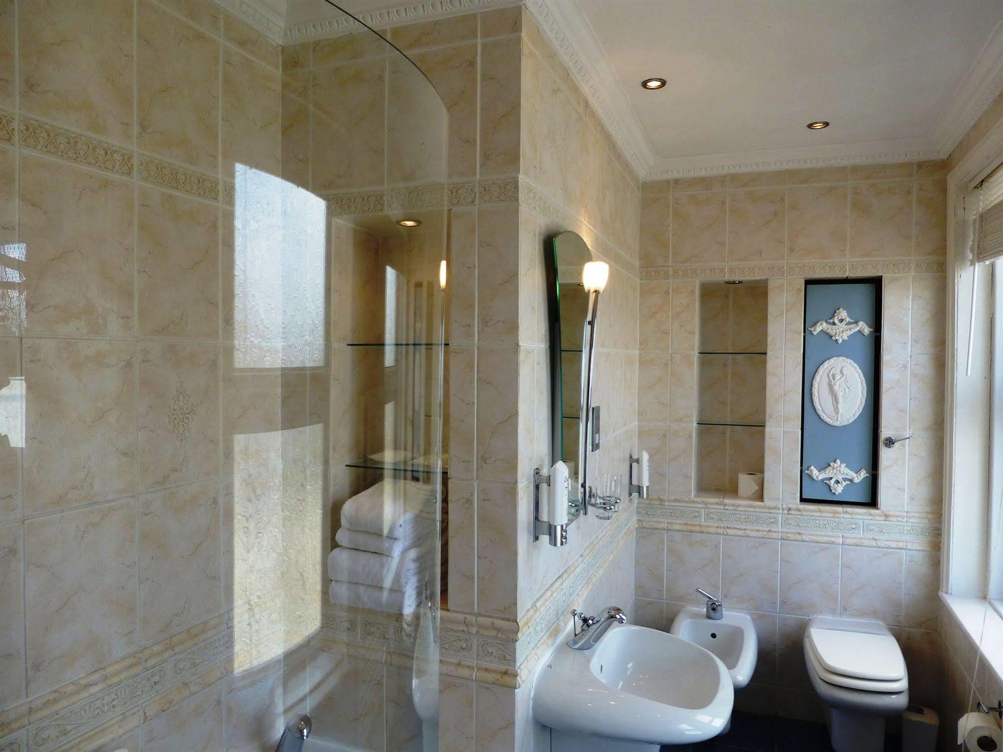 The Hotel Continental Харуич Екстериор снимка